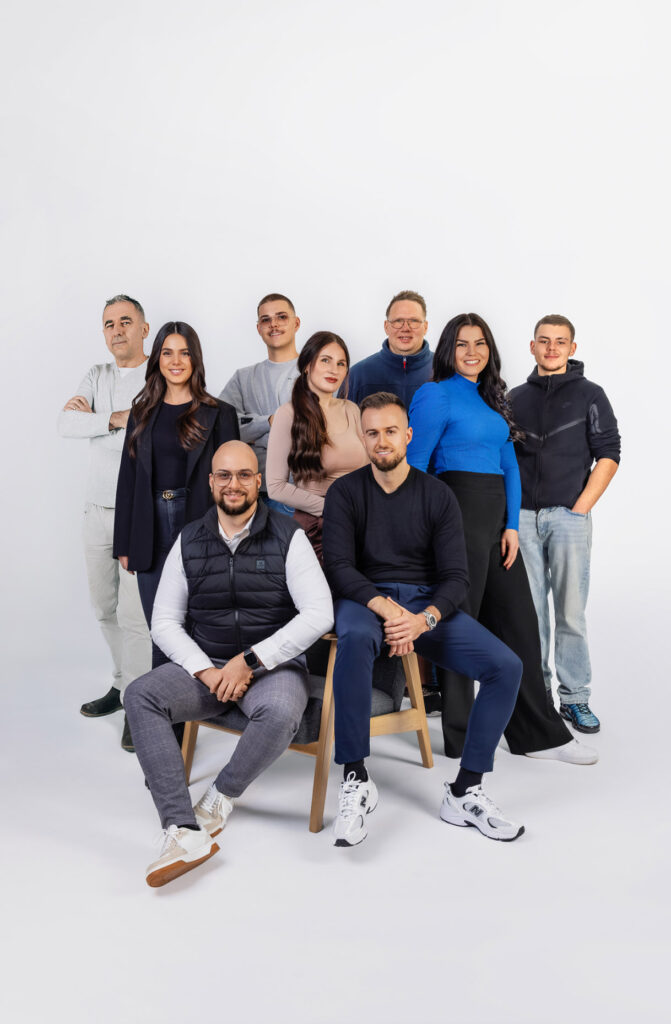 Graf Gruppe - Gruppenfoto des neunköpfigen Teams